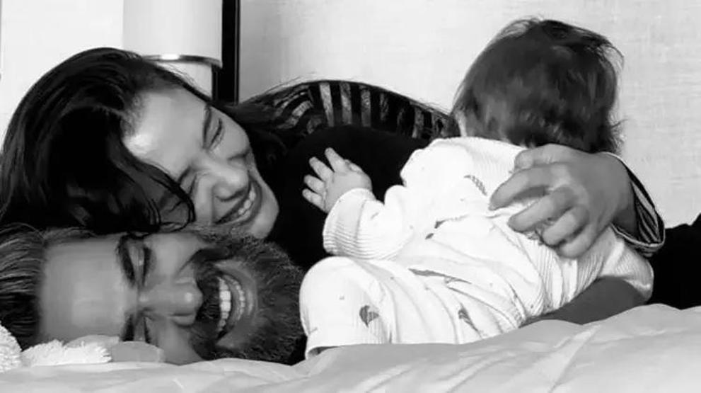 Neslihan Atagül ve Kadir Doğuludan mutlu aile pozu