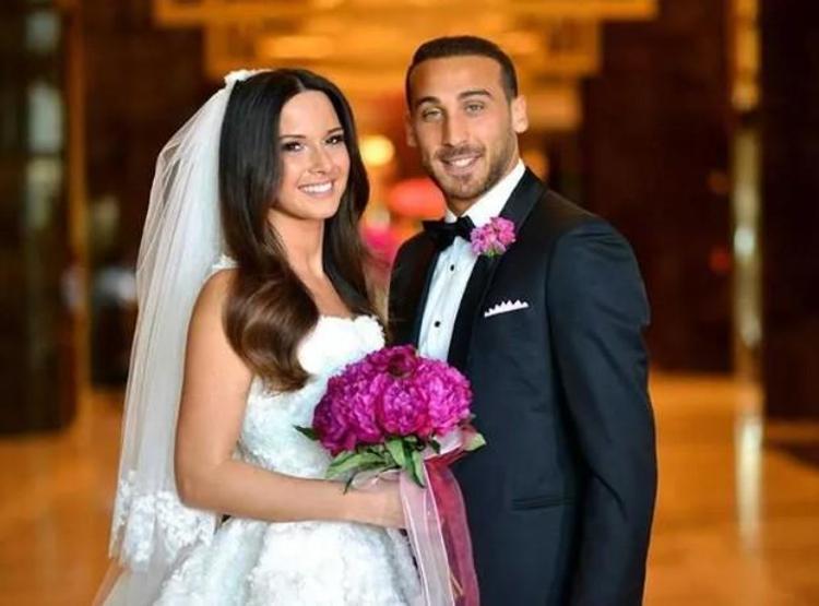 Cenk Tosun’dan Çıkan Boşanma İddialarına Net Yanıt: “Ailemizi Hedef Alan Haberler Gerçek Dışı”