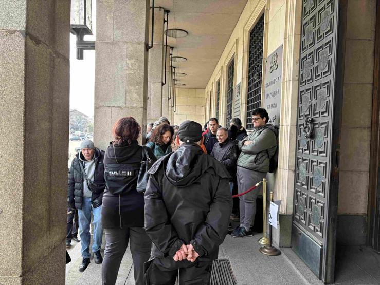 Bulgaristan ilk yerel euroları bastı: Vatandaşlar sıraya girdi