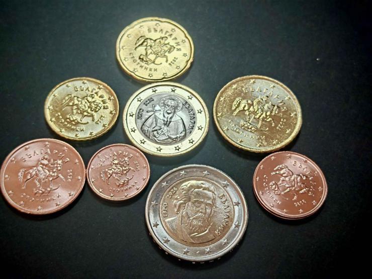 Bulgaristan ilk yerel euroları bastı: Vatandaşlar sıraya girdi