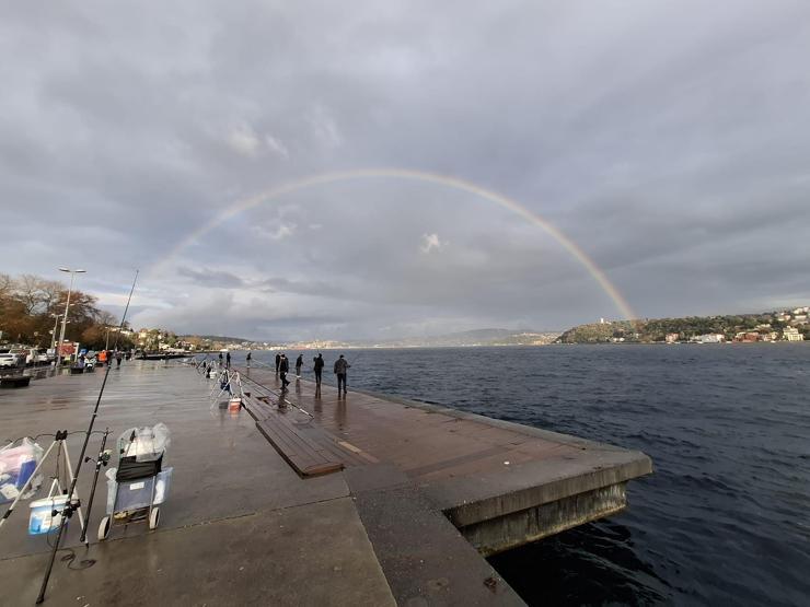 İstanbul Boğazı’nda gökkuşağı sürprizi