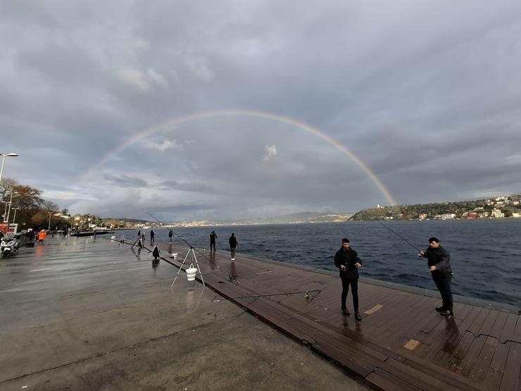 İstanbul Boğazı’nda gökkuşağı sürprizi