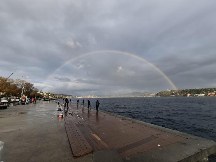 İstanbul Boğazı’nda gökkuşağı sürprizi