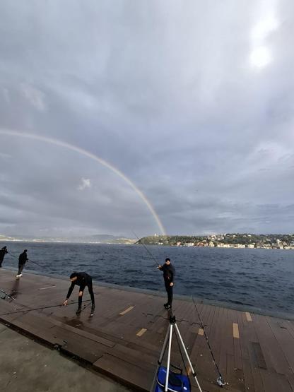 İstanbul Boğazı’nda gökkuşağı sürprizi