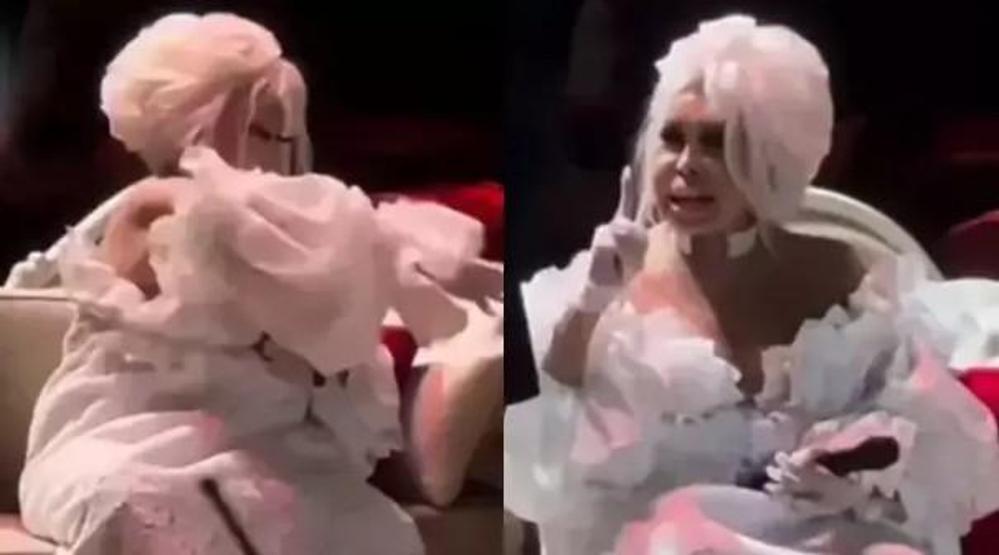 Bülent Ersoy Sahnede Öfke Patlaması Yaşadı Bardakları Fırlatıp Görevlileri Azarladı