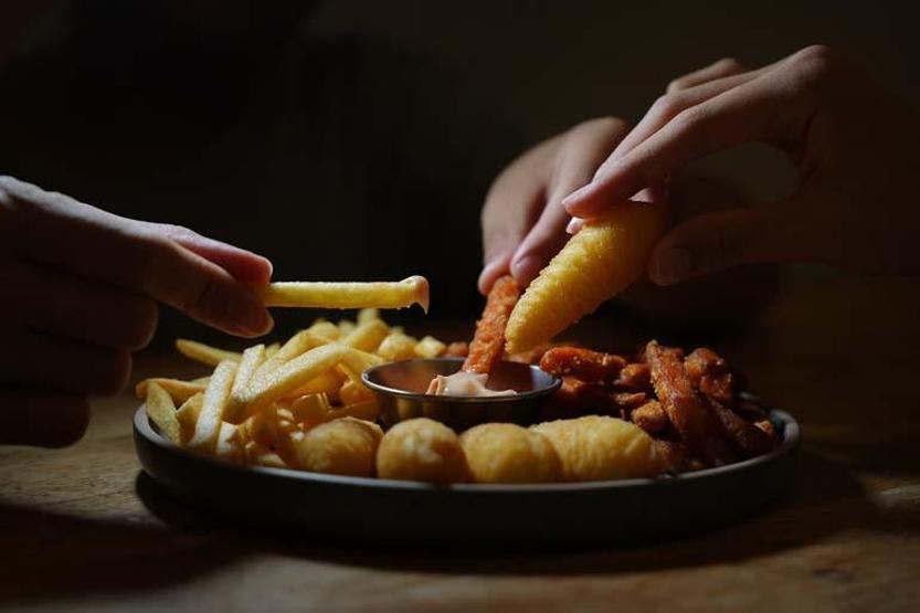 Paketli Gıdalardaki Tehlike: Sadece Kilo Yapmıyor, Erken Ergenlik Riskini de Kat Kat Arttırıyor