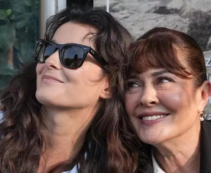 SAHNEDE GERİLİM, KAMERA ARKASINDA NEŞE