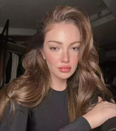 Danla Bilic ve Emirhan Topçu’nun Aşk İddiaları Yeniden Gündemde: Gerçekten Birlikteler Mi