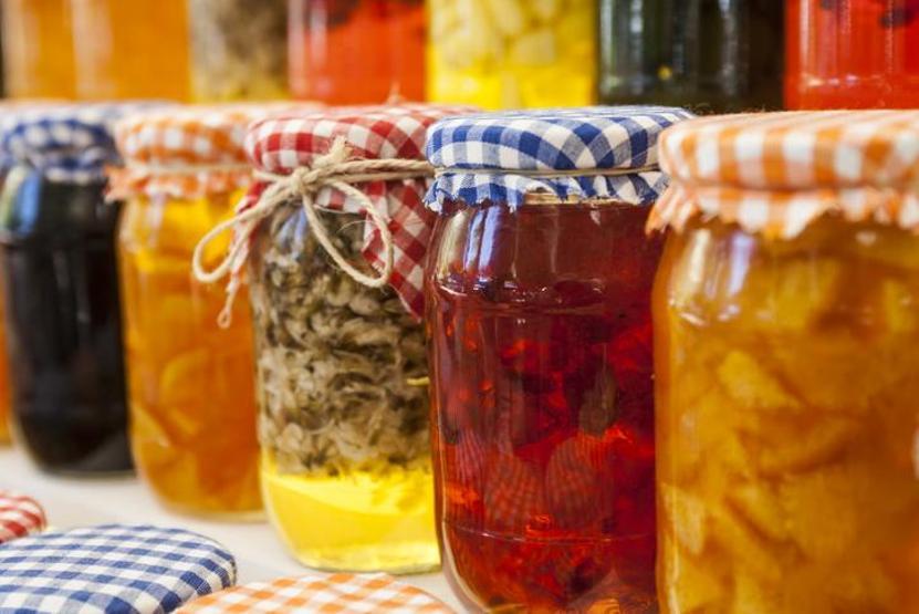 Uzmanlardan Şaşırtan Uyarı: Boş Cam Kavanozları Evde Biriktirmeyin Sağlığınız İçin Büyük Risk Oluşturabilir