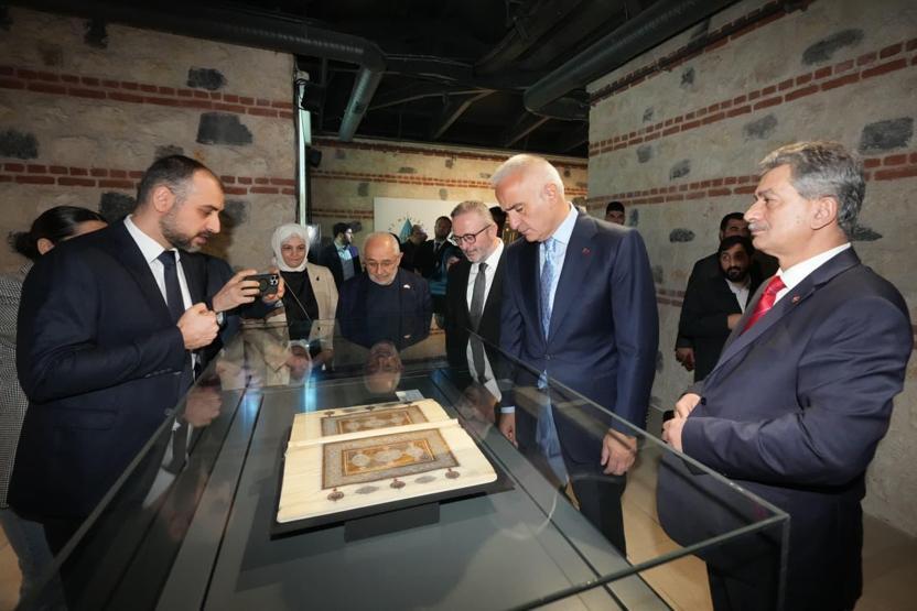 700 YILLIK YAZMA ESERLER İSTANBUL’DA BİR ARAYA GELDİ