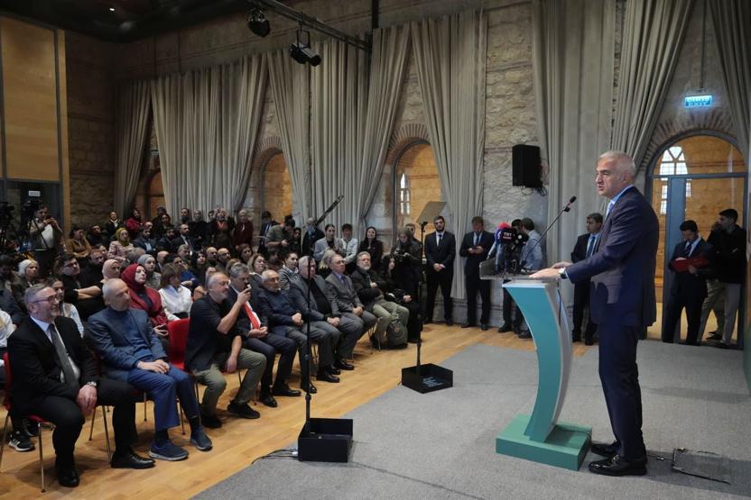 700 YILLIK YAZMA ESERLER İSTANBUL’DA BİR ARAYA GELDİ