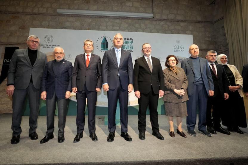 700 YILLIK YAZMA ESERLER İSTANBUL’DA BİR ARAYA GELDİ