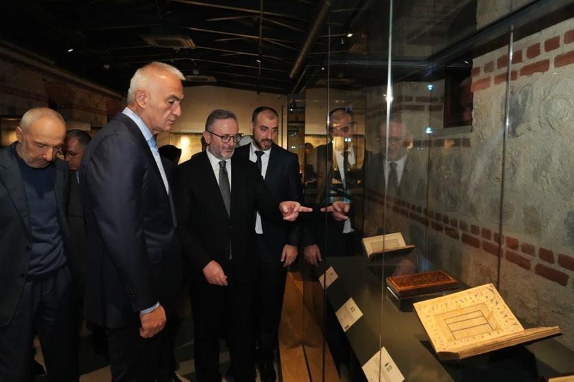 700 YILLIK YAZMA ESERLER İSTANBUL’DA BİR ARAYA GELDİ