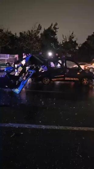 Başakşehirde feci kaza Zincirleme trafik kazasında 2 ölü, 6 yaralı