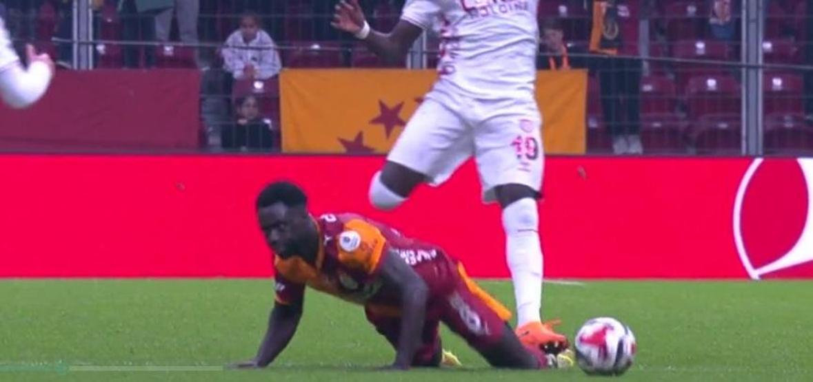 Galatasaray - Samsunspor maçı tartışmalı pozisyonlar Penaltı için net yorum...