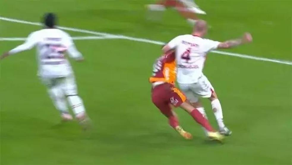 Galatasaray - Samsunspor maçı tartışmalı pozisyonlar Penaltı için net yorum...