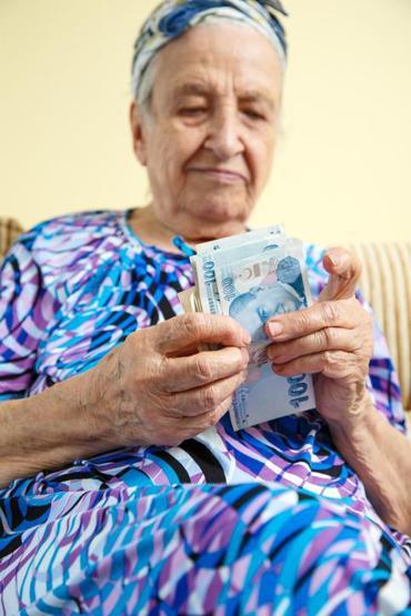 EMEKLİ MAAŞ ZAMMI 5 AYLIK ENFLASYON FARKI | 2026da emekli maaşı ne kadar olacak, yüzde kaç zam gelecek SSK, BAĞKUR en düşük emekli maaşı...