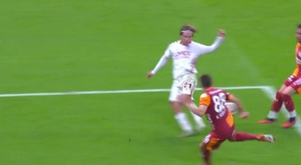 Galatasaray - Samsunspor maçı tartışmalı pozisyonlar Penaltı için net yorum...