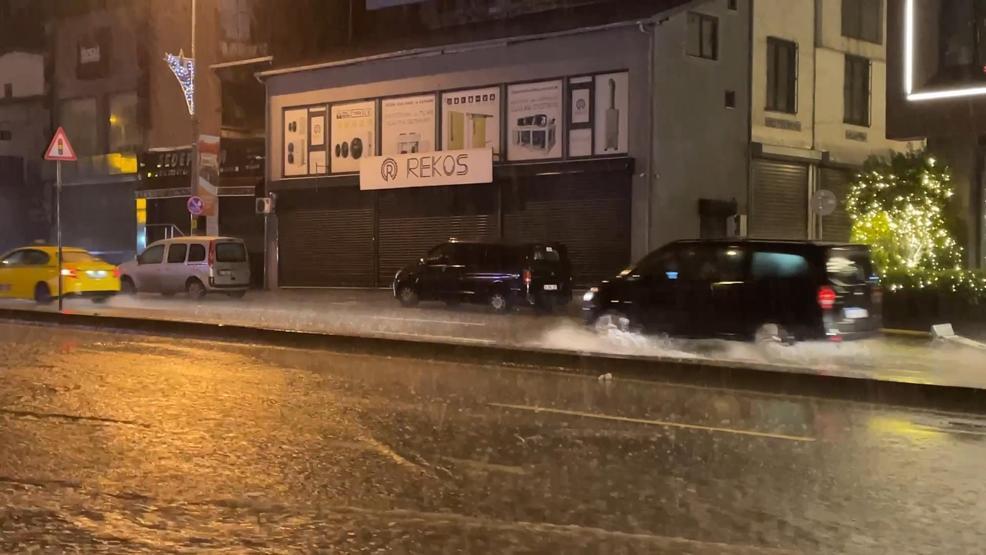 İstanbul sular altında: Ev ve iş yerlerini su bastı Çekmeköy’de İETT faciası