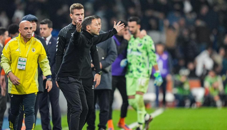 Başakşehir-Fenerbahçe maçı sonrası Tedesco eleştirisi: Takımın ayarlarıyla manasız oynuyor