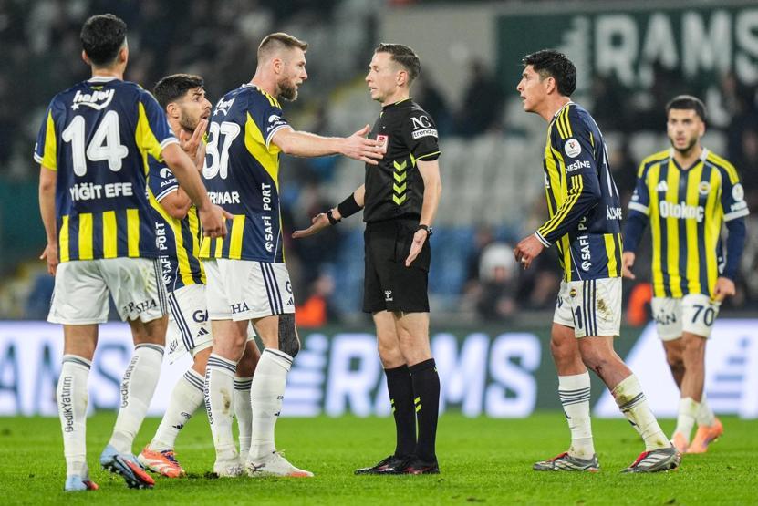 Başakşehir-Fenerbahçe maçı sonrası Tedesco eleştirisi: Takımın ayarlarıyla manasız oynuyor