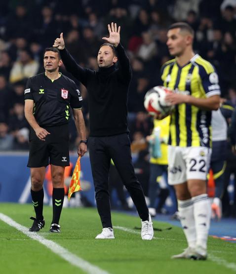 Başakşehir-Fenerbahçe maçı sonrası Tedesco eleştirisi: Takımın ayarlarıyla manasız oynuyor