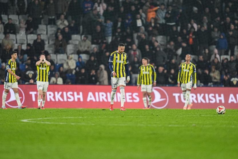 Başakşehir-Fenerbahçe maçı sonrası Tedesco eleştirisi: Takımın ayarlarıyla manasız oynuyor