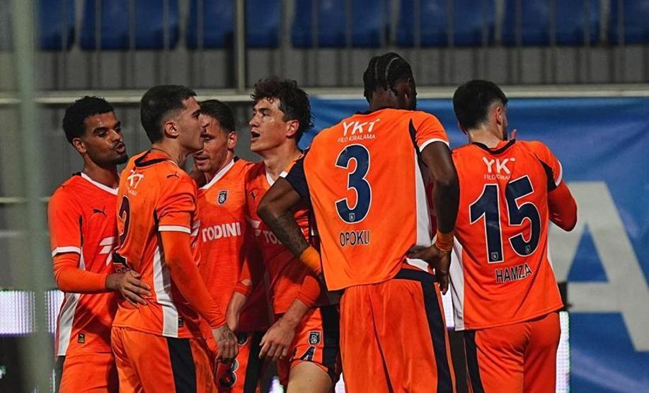 Başakşehir-Fenerbahçe maçı sonrası Tedesco eleştirisi: Takımın ayarlarıyla manasız oynuyor