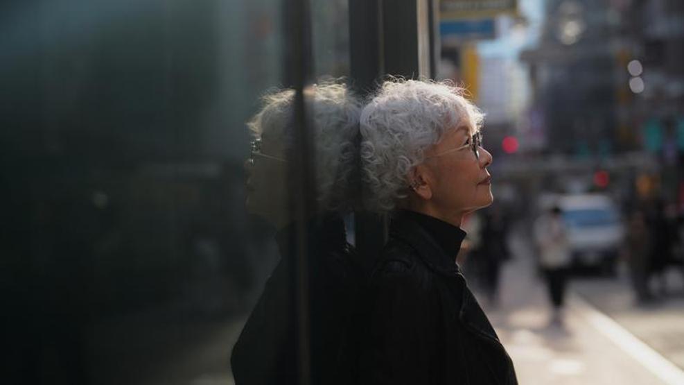 O ülkenin en acil krizi oldu: Demans GPS bilekliklerden robot bakıcılara çözüm arayışı…