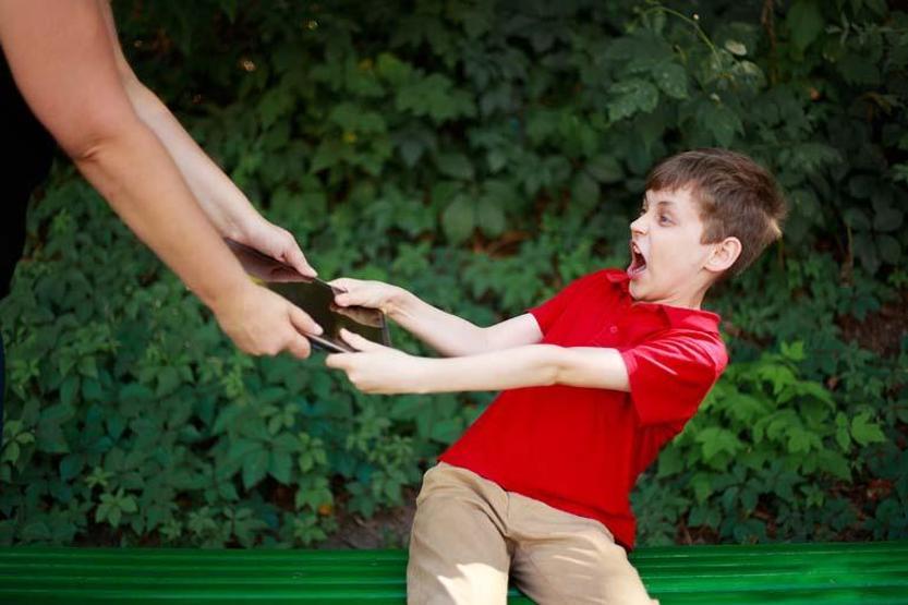 Akıllı Telefon ve Tabletlerin 12 Yaş Altına Etkileri Ortaya Çıktı: Obezite, Depresyon, Uyku Eksikliğine Yol Açıyor Ailelere Kritik Uyarı