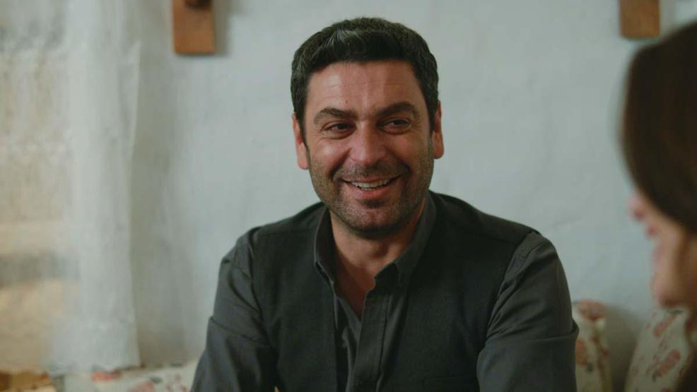 Uzak Şehirde Felekten Bir Gece: Bir Bakışta Yaktın Beni