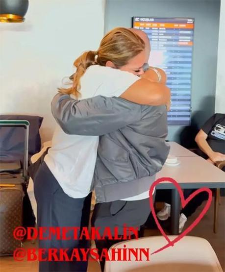 4 Yıldır Küsler Demet Akalın, Berkaydan Sonra Şimdi de O İsme Zeytin Dalı Uzattı