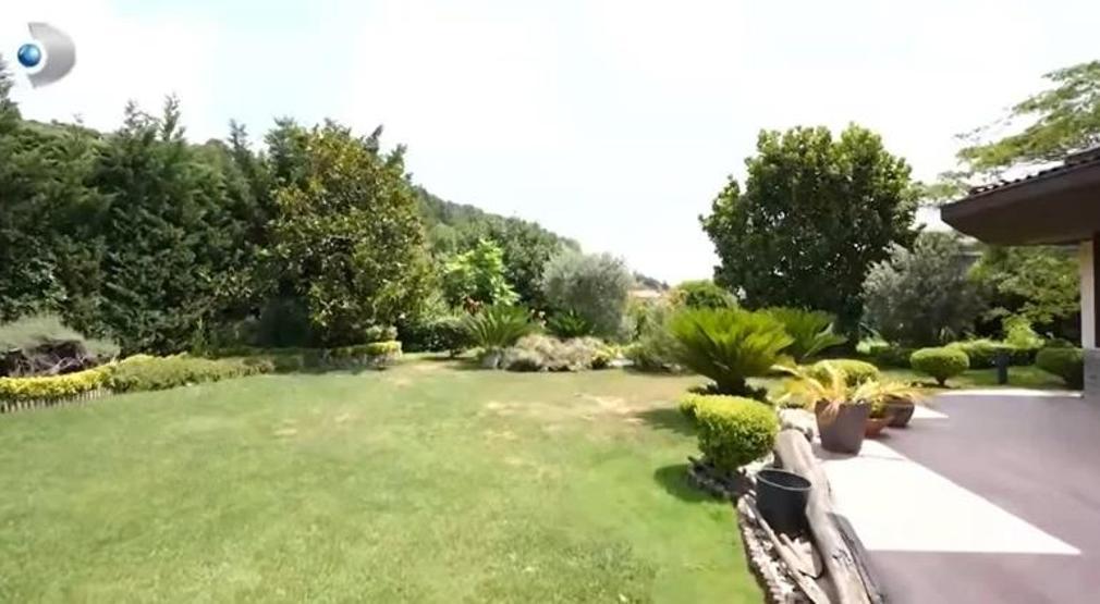 Sahrap Soysal 5 Odalı Lüks Villasının Kapılarını Evrim Akın ile Ev Gezmesine Açtı