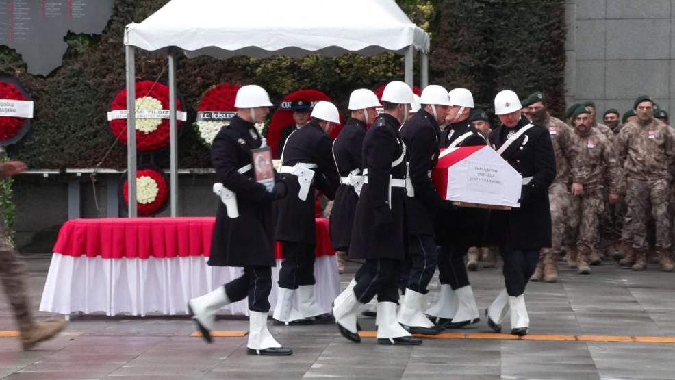 Şehit polise son görev İstanbul İl Emniyet Müdürlüğünde tören düzenlendi