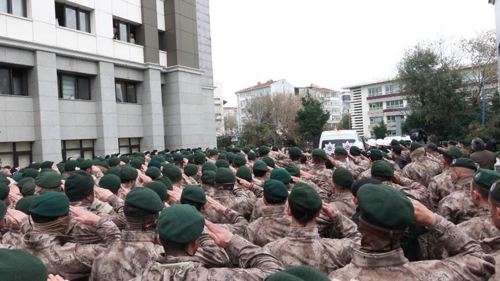 Şehit polise son görev İstanbul İl Emniyet Müdürlüğünde tören düzenlendi