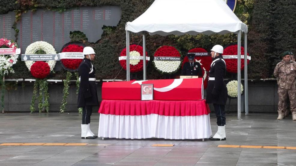 Şehit polise son görev İstanbul İl Emniyet Müdürlüğünde tören düzenlendi
