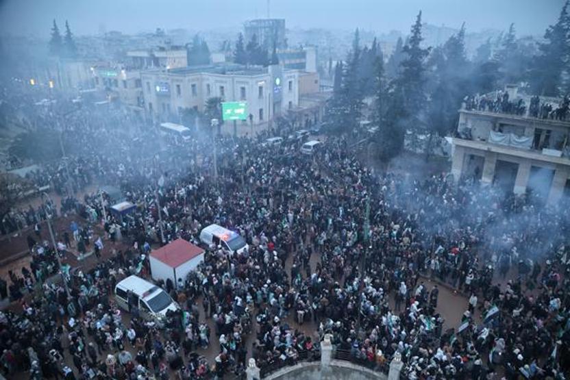 Suriyede halk sokağa döküldü Kutlama yaptılar