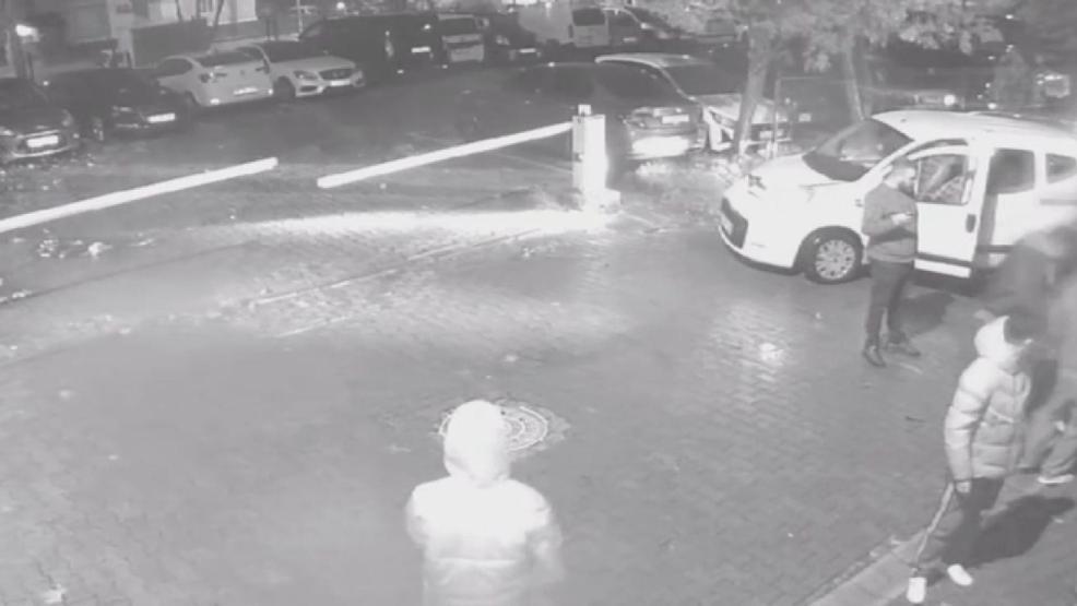 Alkollü sürücü dehşet saçtı 2 kişiye çarpıp kaçarken 7 aracı da hurdaya çevirdi