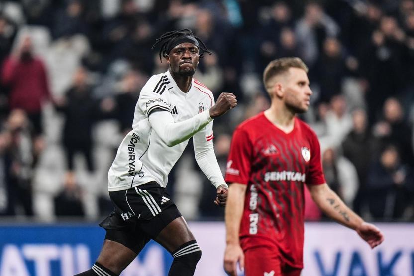 Evinde bir kez daha puan kaybeden Beşiktaşa eleştiri: Tam Rafa Silvanın maçıydı