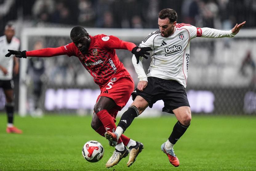 Evinde bir kez daha puan kaybeden Beşiktaşa eleştiri: Tam Rafa Silvanın maçıydı