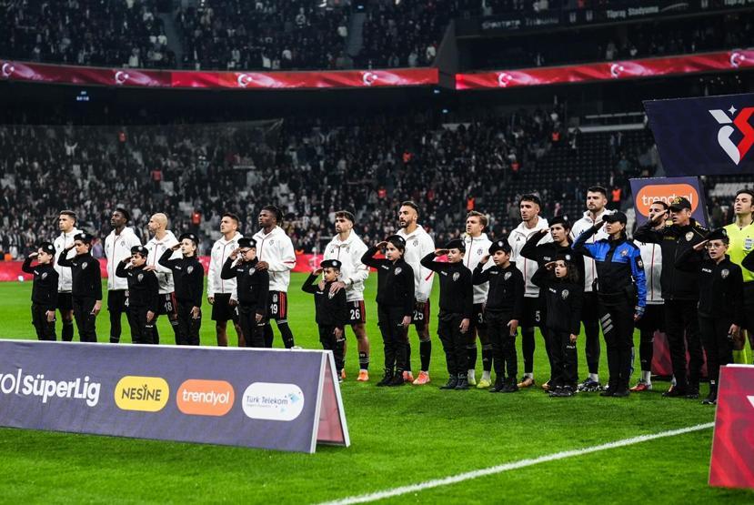 Evinde bir kez daha puan kaybeden Beşiktaşa eleştiri: Tam Rafa Silvanın maçıydı