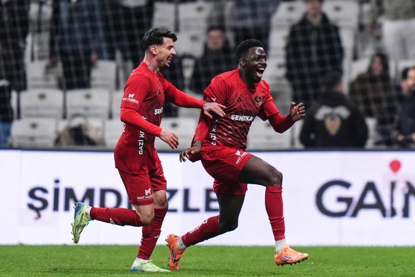 Evinde bir kez daha puan kaybeden Beşiktaşa eleştiri: Tam Rafa Silvanın maçıydı