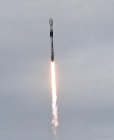 SpaceX, NROnun gizli yükünü Falcon 9 ile uzaya fırlattı