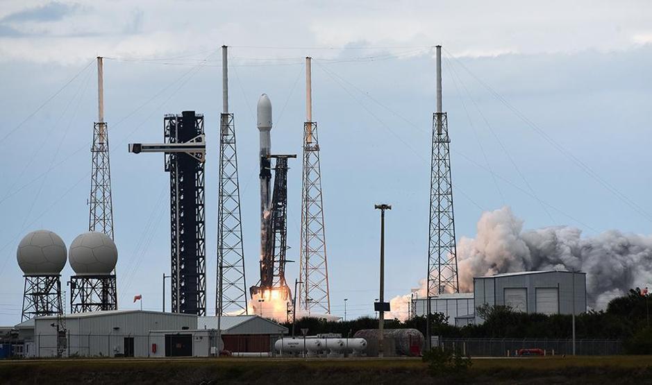 SpaceX, NROnun gizli yükünü Falcon 9 ile uzaya fırlattı