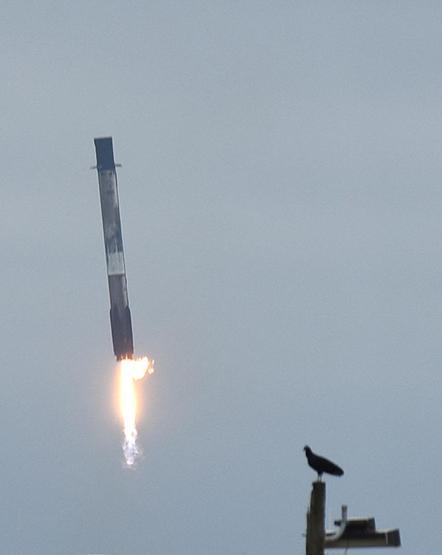 SpaceX, NROnun gizli yükünü Falcon 9 ile uzaya fırlattı