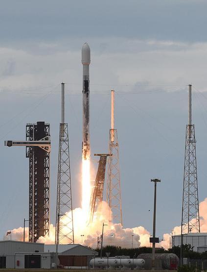 SpaceX, NROnun gizli yükünü Falcon 9 ile uzaya fırlattı