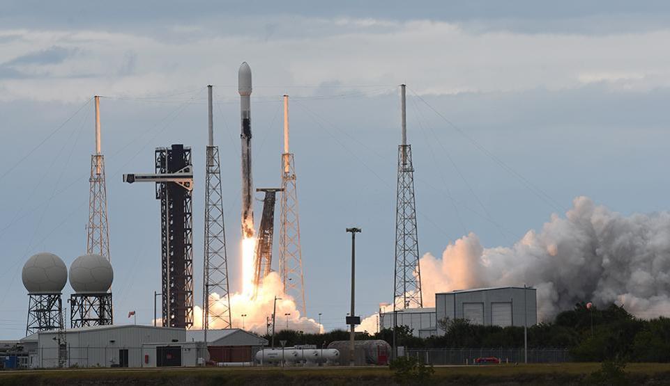 SpaceX, NROnun gizli yükünü Falcon 9 ile uzaya fırlattı