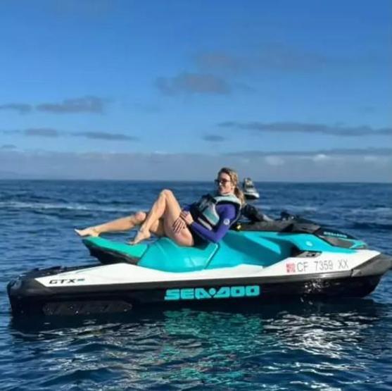 Yasemin Kay Allen’dan Pasifik’te nefes kesen jet ski gösterisi