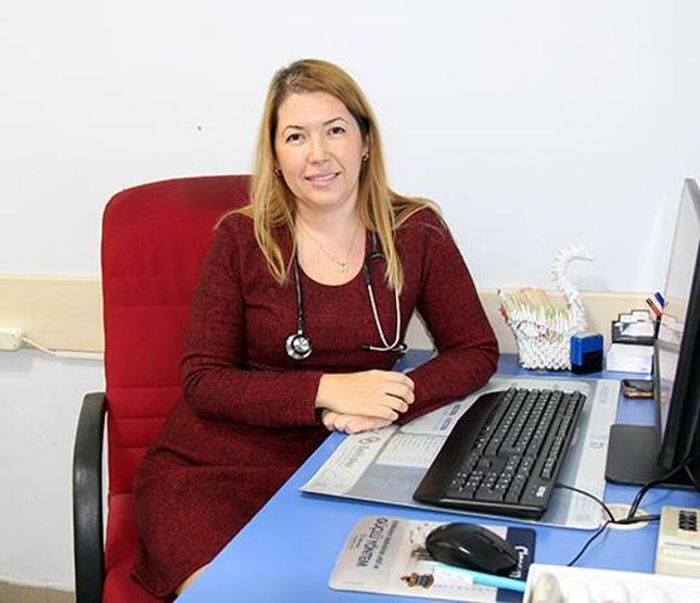 AKCİĞERİN ALARM SİNYALLERİ: 3 Günden Uzun Süren Ateş, Göğüs Ağrısı ve Nefes Darlığına Dikkat Basit Deyip Önemsemediğiniz Enfeksiyonlar Zatürreye Çevirebilir