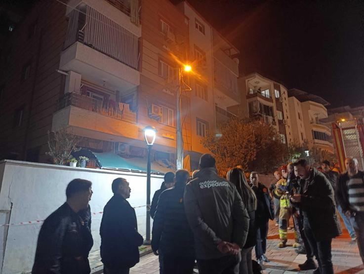 Manisa’da inşaat çalışmasının yanındaki 2 binada çatlaklar oluştu: 15 kişi tahliye edildi